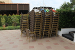Качествени стифиращи столове от ратан за открито заведение